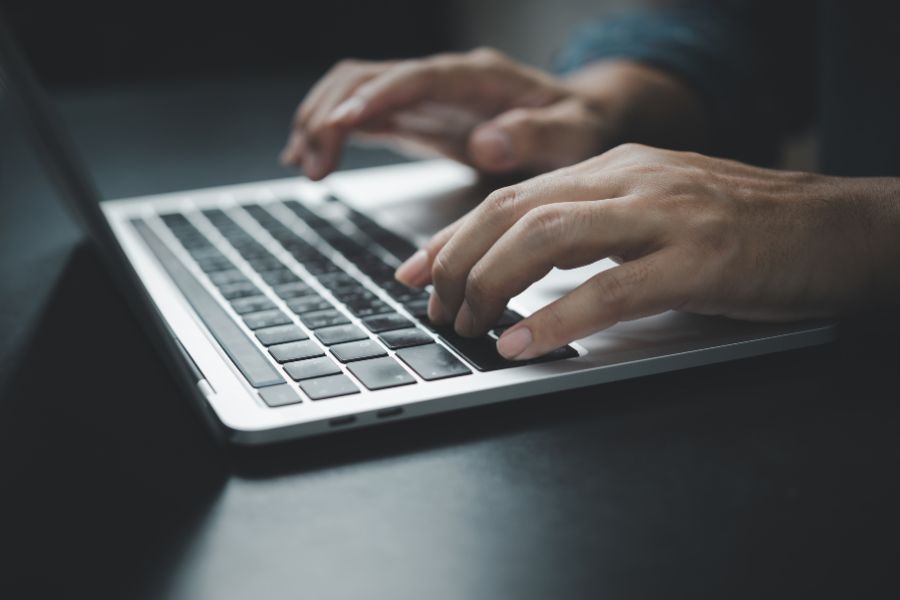 ERRORES QUE MÁS SE REPITEN EN REDES SOCIALES